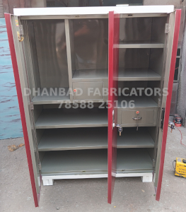 3 DOOR ALMIRAH MARUTI INSIDE